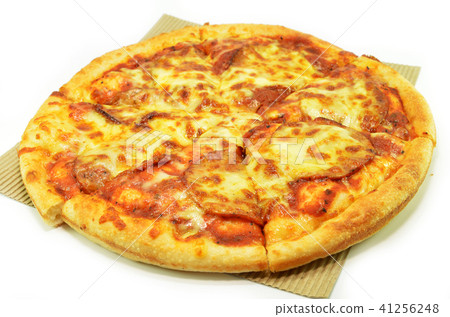 Salami pizza isolated 41256248