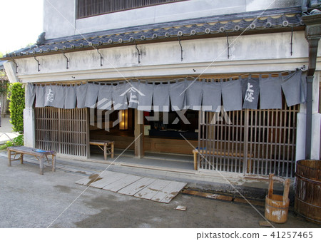 A merchant house in the Edo period 41257465