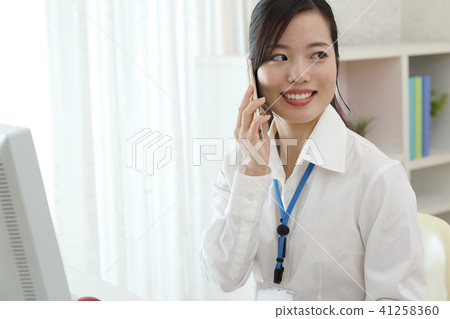 OL for talking on a smartphone OL for talking on a smartphone 41258360