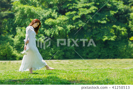 Walking, model, girl, relax, relax 41258513