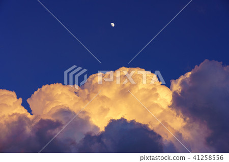 Clouds and moon (early summer) 41258556