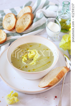 Lettuce cream soup with rice and baguette Lettuce cream soup with rice and baguette 41259137