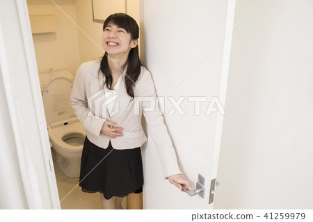 toilet  41259979