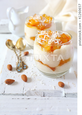 Rice milk cream pudding with caramelized pineapple Rice milk cream pudding with caramelized pineapple 41260657