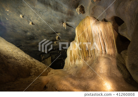 Patterns of stalagmites in natural caves. Patterns of stalagmites in natural caves. 41260808