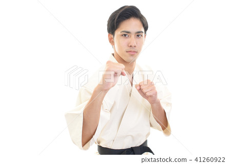 一個空手道的男人 41260922