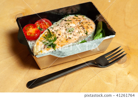 Grilled trout with rice and cherry tomatoes Grilled trout with rice and cherry tomatoes 41261764