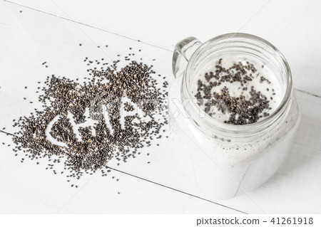chia seeds cocktail 41261918