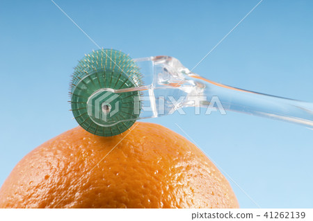 Dermaroller for medical micro needling therapy. 41262139