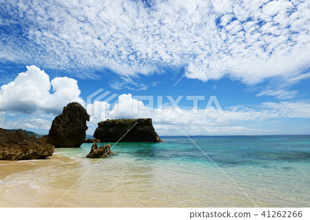 藍色海和大岩石在沖繩島 藍色海和大岩石在沖繩島 41262266