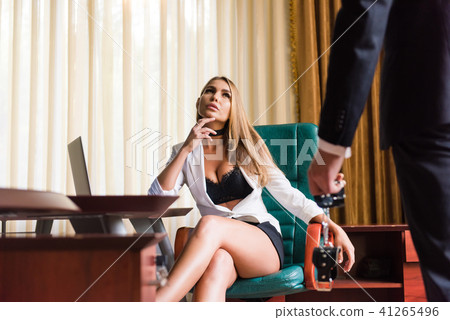 Woman put finger on lips and look at man 41265496