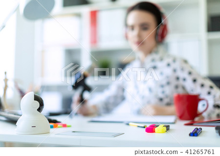 Girl in the office with markers and calculator. A photograph with a depth of sharpness, a 41265761