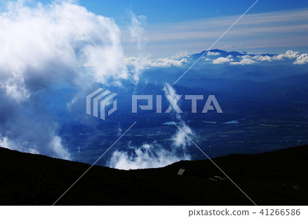 佛教Hayamike池塘看法從佛教岩手火山的 41266586