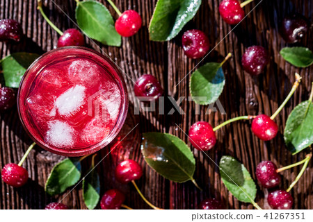 Top view cherries and cherry fruit drink on wood 41267351
