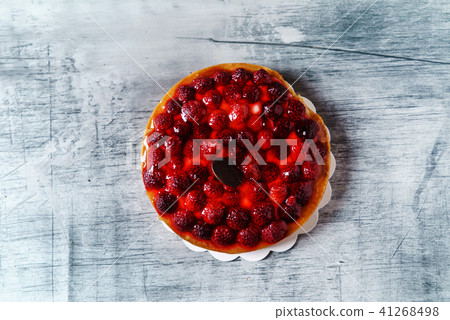 raspberry tart cake 41268498
