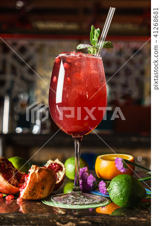 cocktails in the bar 41268681