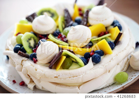 meringue with berries meringue with berries 41268683