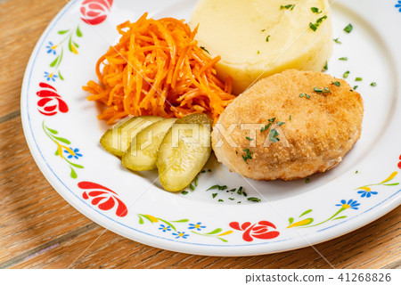 chicken cutlet with mashed potato chicken cutlet with mashed potato 41268826