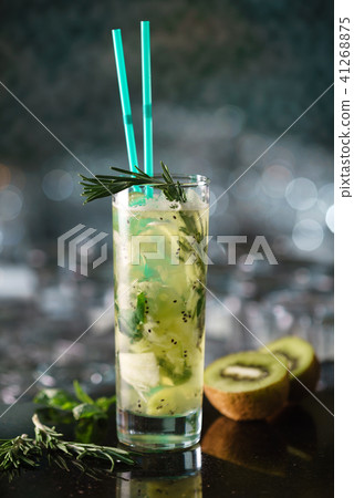 cocktail in the bar 41268875