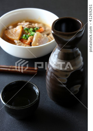 Simmered with sake and mochi 41269261