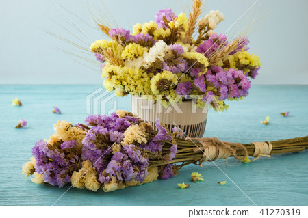 Bouquet of flowers 41270319