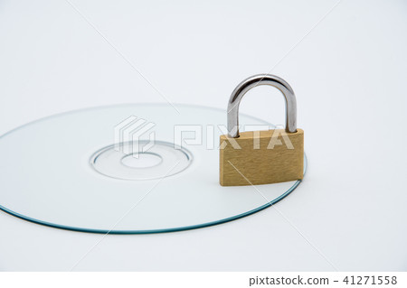 Padlock and CD-R 41271558