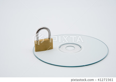 Padlock and CD-R 41271561