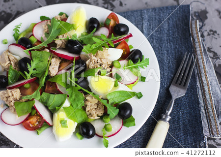 Nicoise salad with tuna, egg, tomatoes and olives Nicoise salad with tuna, egg, tomatoes and olives 41272112