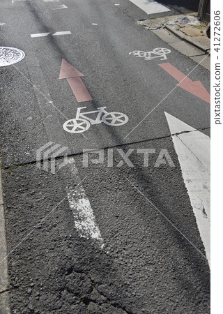 Paved road Paved road 41272606