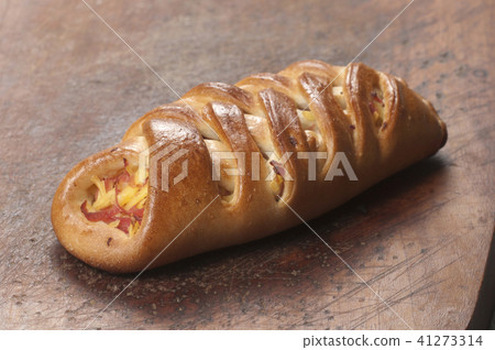 Pie with ham and cheese Pie with ham and cheese 41273314