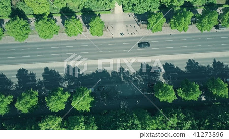 Aerial view of street traffic along the park 41273896