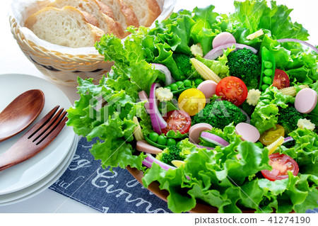 Salad of wood Vegetable salad that entered the bowl 41274190