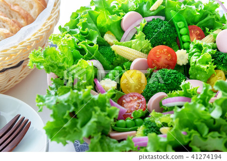 Salad of wood Vegetable salad that entered the bowl 41274194