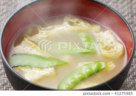 Miso soup with silk shea and fried tofu 26 41275985