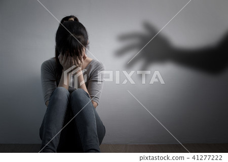 woman with sexual harassment 41277222