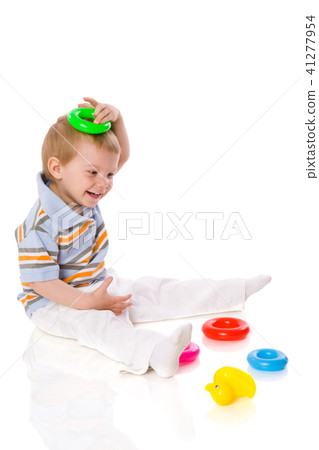 Boy playing 41277954