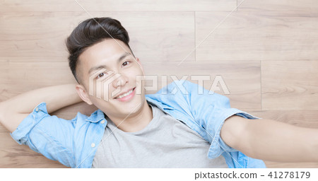 man selfie happily 41278179