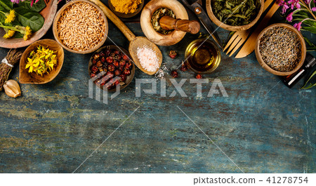 Flat lay of wild healing herbs 41278754