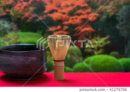 Japanese garden with tea and autumn leaves 41278786