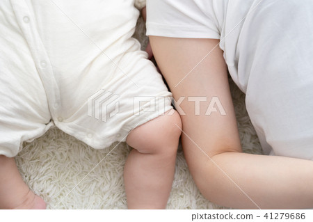 嬰兒和母親，睡覺，共同睡覺，小睡 41279686