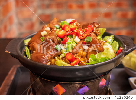 台灣 小吃 美食 滷豬腳 Braised pork knuckle pettitoes 煮込み豚足 41280240