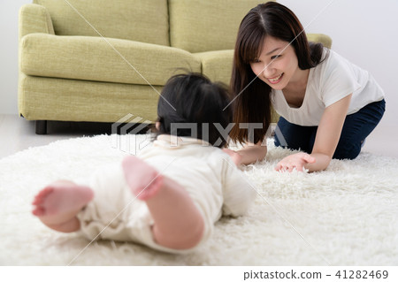 Baby and mother, high hi, smile, carpet Baby and mother, high hi, smile, carpet 41282469