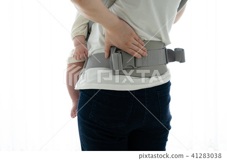 baby carrier back pain