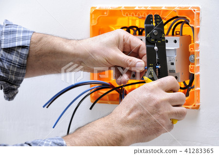 Electrician at work on an electrical panel 41283365
