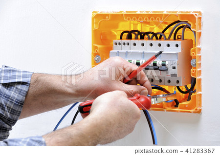 Electrician at work on an electrical panel 41283367