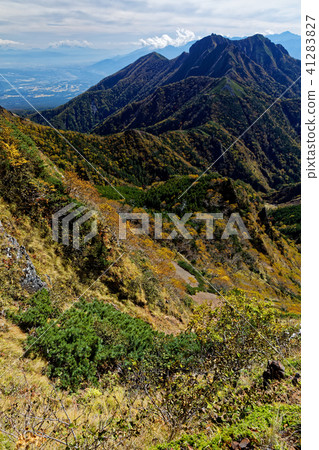從Yatsugatake山看見的秋葉里奇山/ Naka-dake 從Yatsugatake山看見的秋葉里奇山/ Naka-dake 41283827