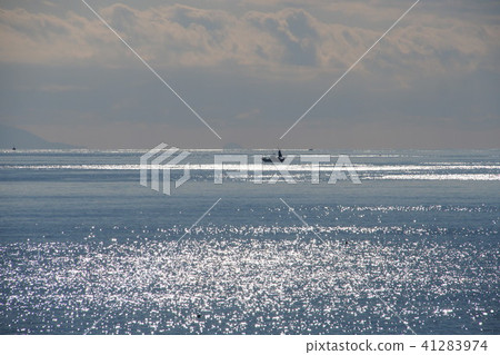 從Shichirigama海灘到大海 從Shichirigama海灘到大海 41283974