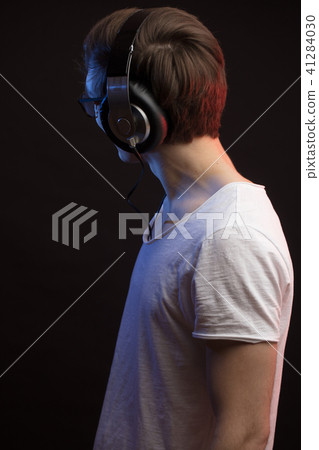 close up back side view shot of young model in headphones 41284030
