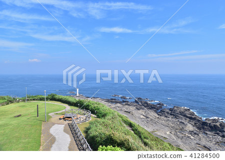 Awazaki lighthouse in Jogashima and the Pacific 41284500