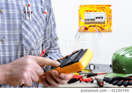 Electrician at work on an electrical system 41284744